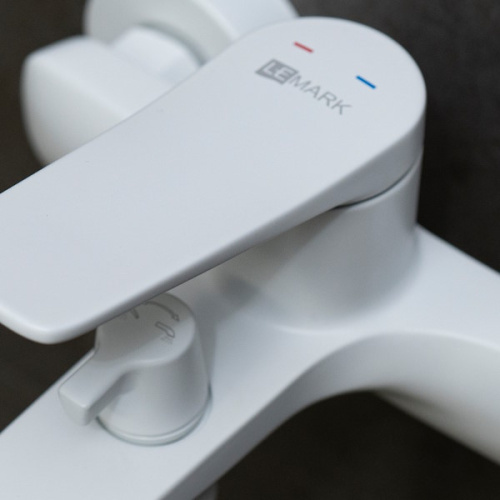 смеситель для ванны и душа lemark bronx lm3714mw белый матовый фото 5